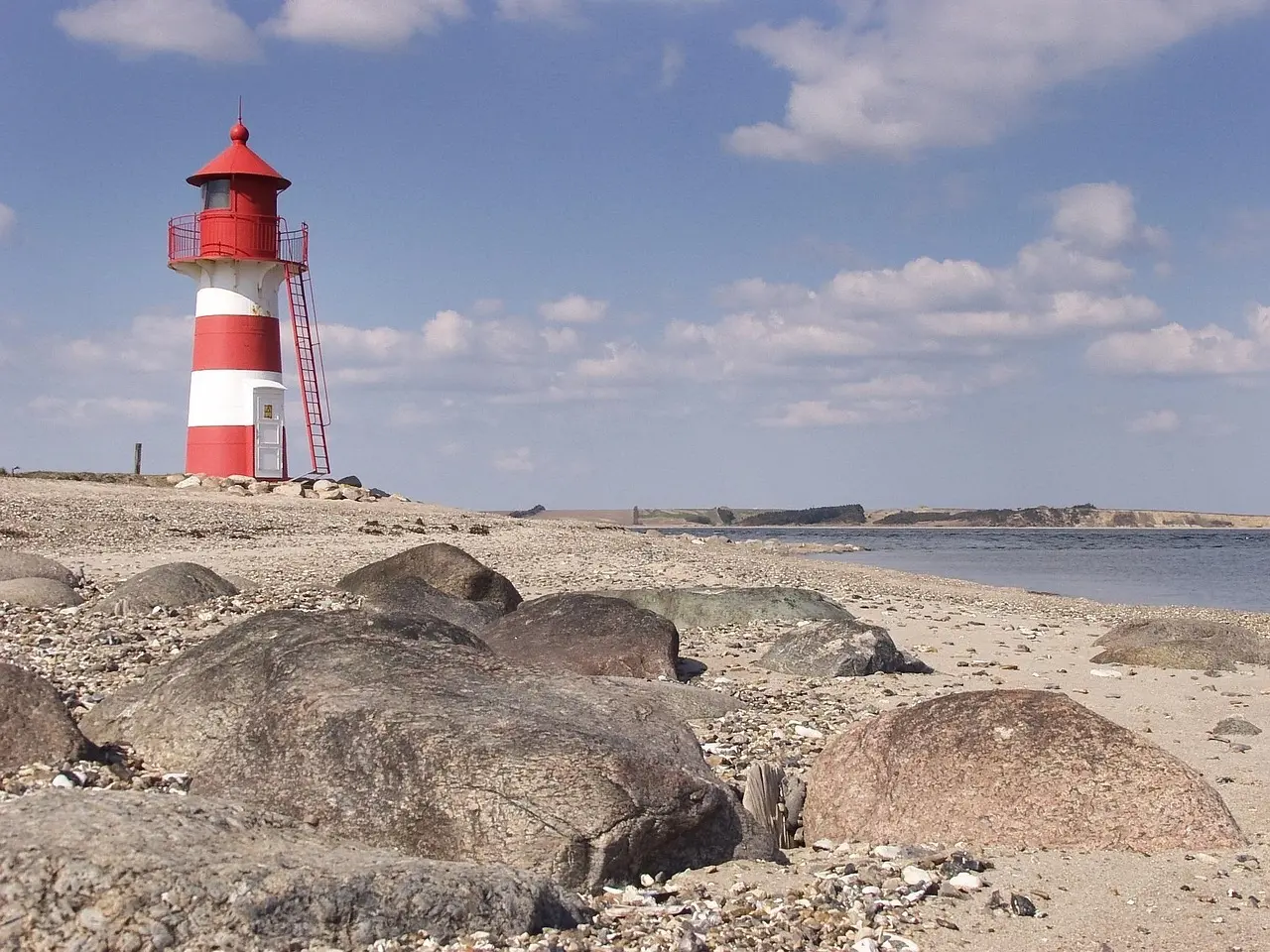 Hvor kan man overnatte i shelter ved Limfjorden?