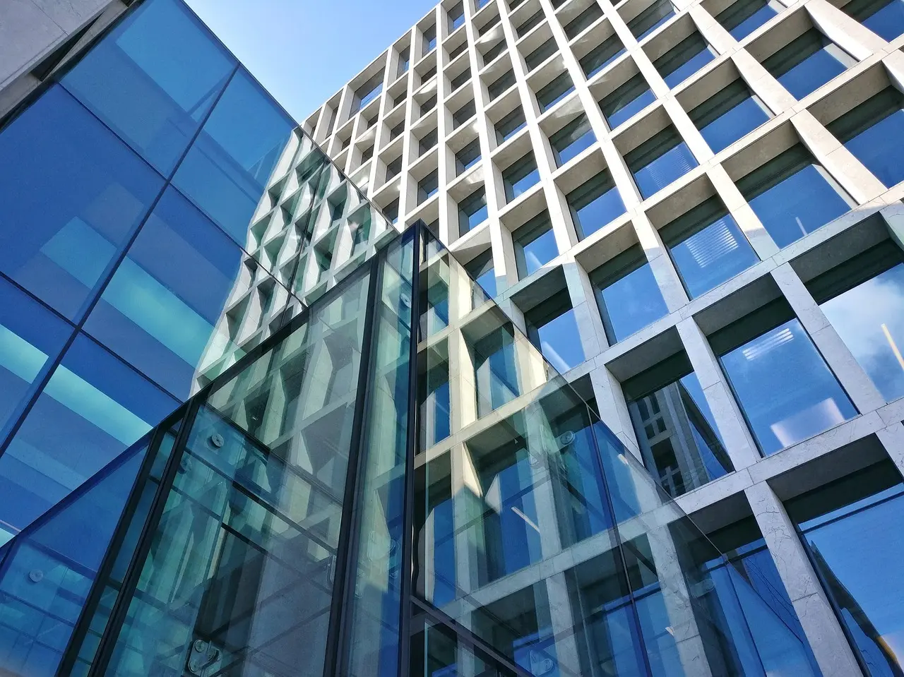 Hvad koster parkering ved Dokk1 i weekenden?