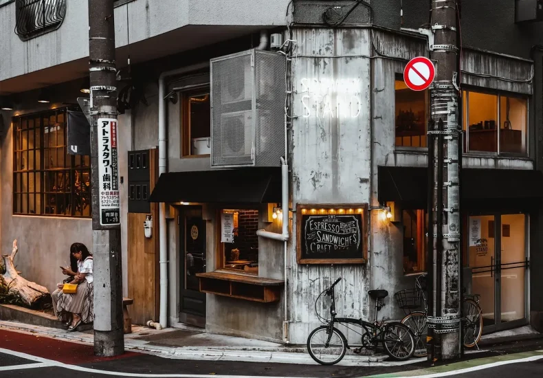 Hvor finder jeg barnevognsvenlige caféer i Aalborg?