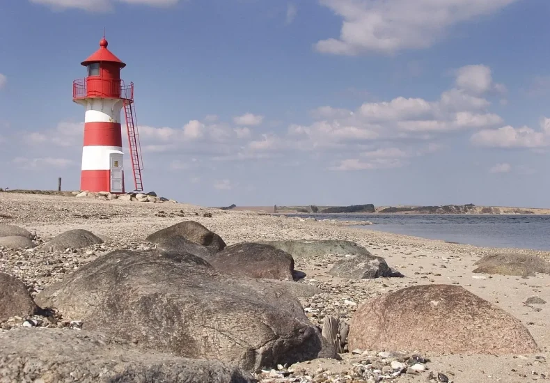 Hvor kan man overnatte i shelter ved Limfjorden?
