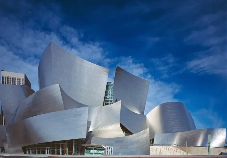 Hvor kan man parkere ved Musikkens Hus i Aalborg?