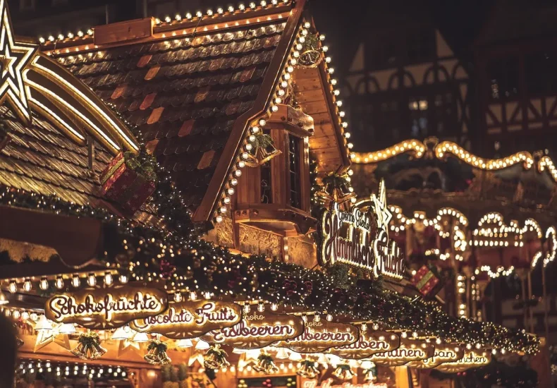 Hvornår åbner julemarkedet på Flakhaven i 2025?